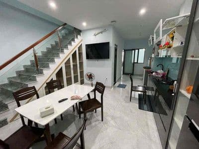 Cho thuê toà 5 tầng có thanh máy đường võ văn kiệt gần biển mỹ khê60tr