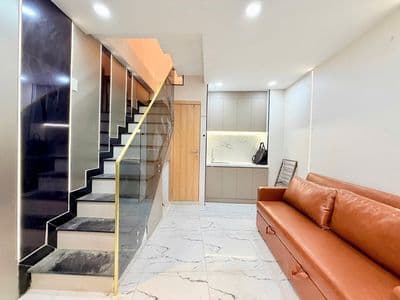 Bán nhà đường Trần Hưng Đạo, DT 3mx4m, 1 trệt, 2 lầu, giá 4.25 tỷ TL