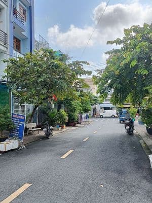 Nhà 2 lầu MT đường số sau lưng chợ phạm Thế Hiển F4Q8