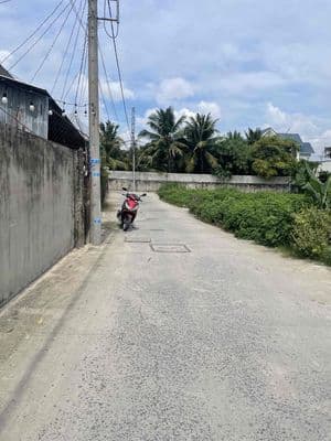 Đất 1 sẹc Song Hành ngay Thị Trấn HM- 5x25m-80m thổ cư Hẻm Xe hơi đậu