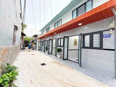 Hai căn nhà sổ đỏ chung, xe hơi con vào tận cửa, hóc môn