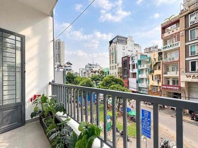 1pn - ban công cực thoáng ngay trung tâm quận 10
