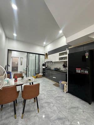 Bán nhà 3 tầng An Bình Tân Nha Trang 84m2 5PN gần công viên