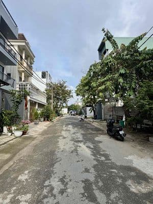 Chủ nhà cần bán gấp căn nhà phố 3 tầng 7p ngủ nội thất đầy đủ khu dân