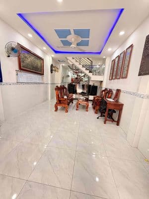 Nhà đẹp – xây kiên cố – vị trí đẹp ttt 15 nhà 5,3x24m, 1 trệt 1