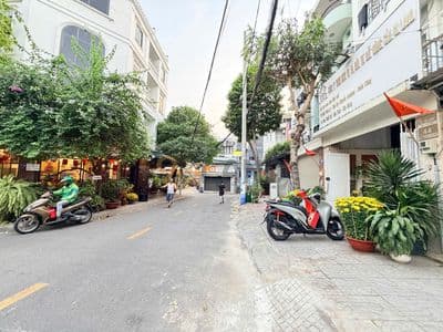 Cực hiếm, bán gấp nhà mt đường đh ngân hàng, ngang 5 mét, giá 4,7 tỷ