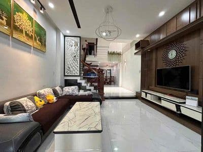 Cho thuê nhà đẹp 3.5 tầng 4PN - Full nội thất MT đường 10m5 Mai Chí Th