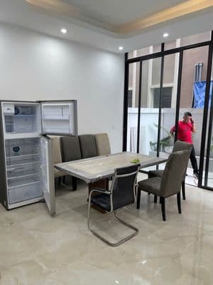 Cho thuê nhà tđ7 80m² – 5 tầng – thang máy – full đồ – 20tr/tháng