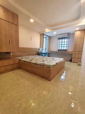 Nguyên căn nhà đẹp full NT hẻm huỳnh văn bánh (2 lầu)