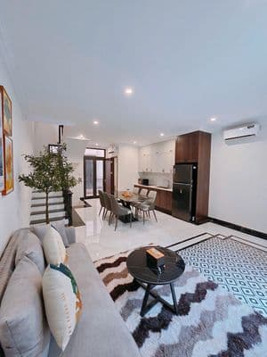 Cho thuê liền kề 5 tầng – full đồ cao cấp sát vincom – 20 triệu/tháng