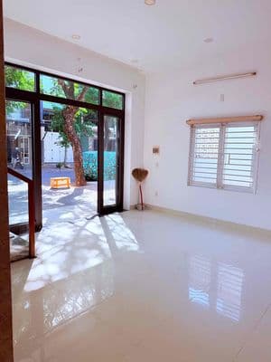 Cho thuê nhà 2 tầng có sẵn quán kinh doanh đường Nguyễn Hiến Lê