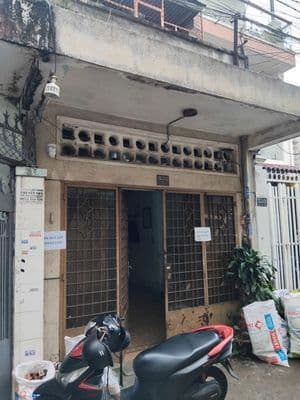 Nhà ở gần sông thoáng mát