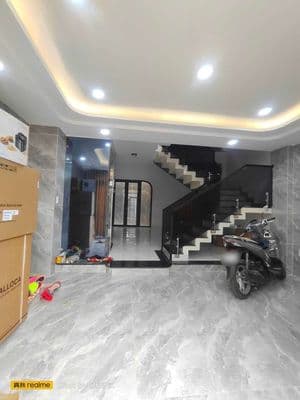 Cho thuê nhà 6 tầng có thang máy 30tr tháng