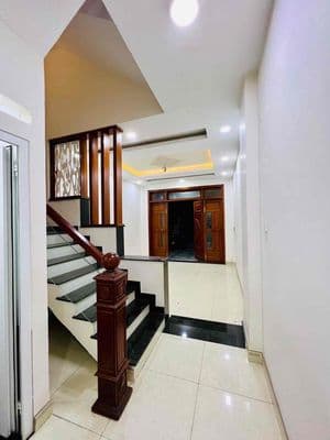 Cho thuê nguyên căn nhà mới 100%