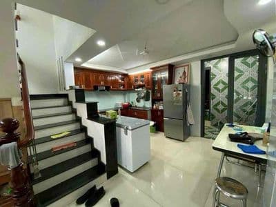 Cho Thuê Nhà Ngay Chợ Cầu Đồng DT 200m2 1Trệt 1Lửng 2lầu 4Pn 4Wc
