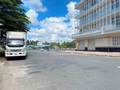 Cho thuê nhà góc 3 lầu - trục chính kdc văn hoá tây đô (vị trí kd)