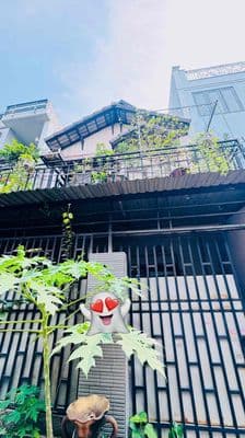 tôi cần bán gấp nhà ngay ngã 4 ga trả nợ . nhà 1 lầu