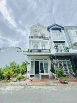 Bán nhà 2 lầu - có hẻm hông 2m - sổ hồng hoàn công - kdc hưng phú