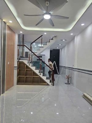 Bán gấp 1 trệt 1 lầu 56m2 giá 1tỷ8 đường lê lợi huyện hóc môn
