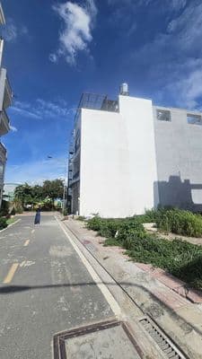 Lô hiếm 11x9,1 - 100m2 ở bình tân cặp chợ mỹ nga