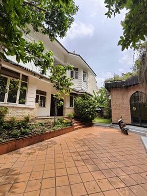 Cho thuê biệt thự sân vườn 540m2 - Xuân Thuỷ - Thảo Điền