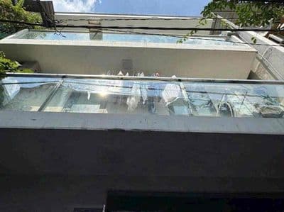 Cho thuê nhà 1 Trệt 2 Lầu, Nhà Mới ban công cửa sổ thông thoáng