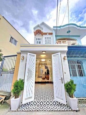 Nhà mới má 8 cần cho thuê kho a ở liền