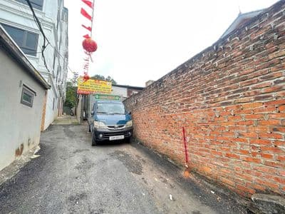 Bán lô đất Chúc Sơn, 50m2, ô tô đỗ, 200m ra quốc lộ 6, giá 2.65 tỷ