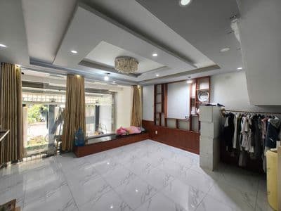 Cho thuê tầng trệt thích hợp làm văn phòng hoặc ở đều ok
