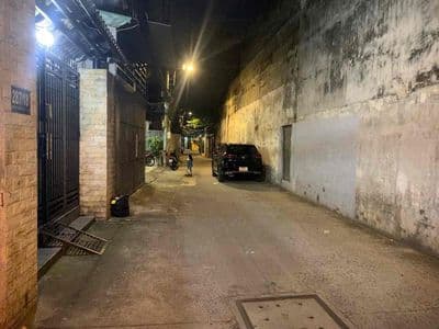 thuê nhà nguyên căn chính chủ hẻm xe hơi âu dương lân 3pn 2wc có sân