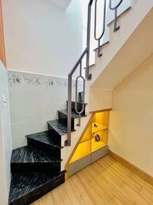 Nhà 2 tầng gần mặt tiền Gò Dầu, 2 phòng ngủ, giá 2,8 tỷ.