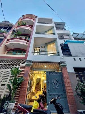 Cần bán gấp nhà xe hơi tận cửa.