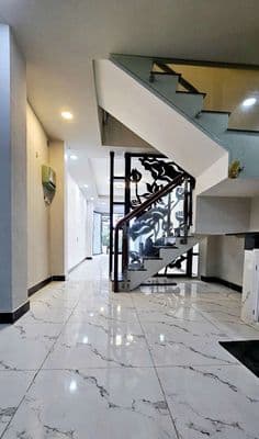 nhà mới ken 2 lầu 3 phòng ngủ thuê ở là ok