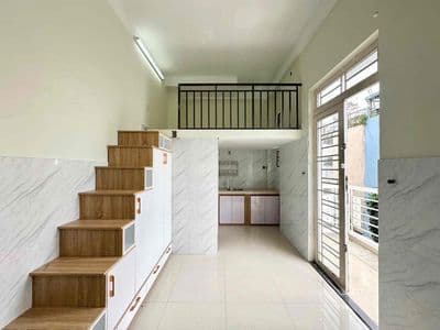 Trống lại 1 phòng ban công riêng biệt gần với chợ tân hương