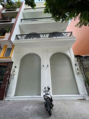 Nhà trống suốt_mt hoàng văn thụ_7x20m_trệt 3 lầu cho thuê.