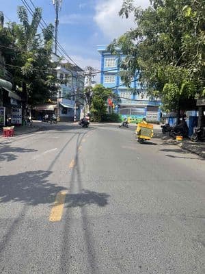 Nhà MẶT TIỀN ngay trường học TÂN TRỤ trống ở ngay,kinh doanh liền
