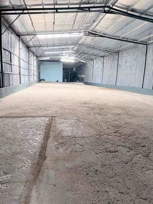 Cho thuê kho 350m2 17tr. - đường lớn - điện 3pha - nền bê tông