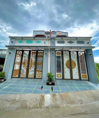 Chính chủ cần bán căn nhà mặt tiền ô tô - view kênh mát mẻ - full nộ