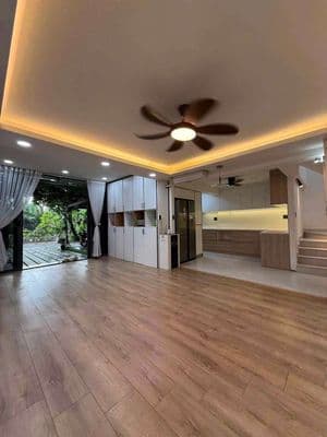 Bán shophouse có sân đậu 4 ôtô, 120m2 3pn, 2wc,nhà đã sửa đẹp nt cb