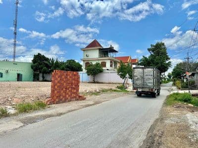 Bán lô đất mặt tiền Lê Thị Bay kinh doanh buôn bán tự do,cách TL15 50m