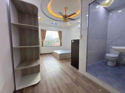 Phòng rộng cùng cửa sổ to đùng