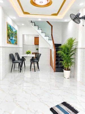 Đường xe hơi 5m đỗ cửa , 3.2m x 10m, có 4 phòng ngủ , ngay Âu Cơ