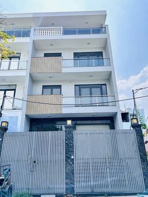 Nhà đường chu văn an diện tích: 7x20m hầm trệt 3 lầu cho thuê
