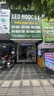 Cho thuê mặt tiền quận 10 ba tháng hai kinh doanh tự do toilet cửa kín
