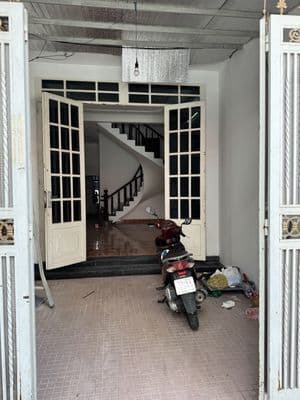 Cho thuê nhà 4 tầng hxh thông, 4 phòng ngủ, 3 vệ sinh, 1 bếp