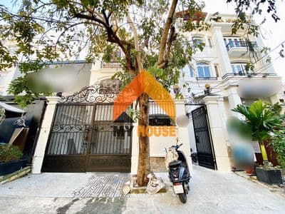 Villa xuân thuỷ xinh xỉu 250m2 sân vườn oe oe>