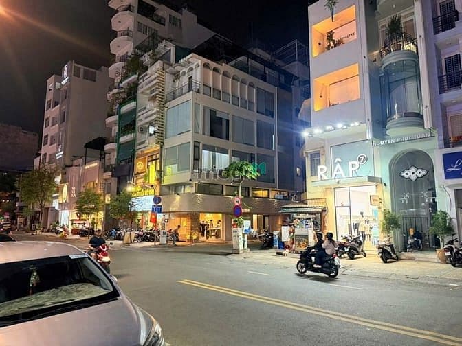Nhà Võ Văn Tần Quận 3, 27m2 nở hậu, 3 tầng sân thượng, tặng nội thất