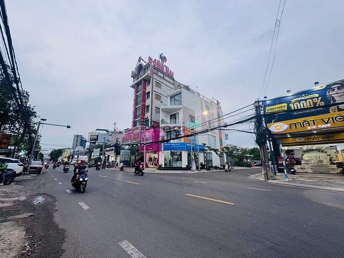 Bán nhà góc 2 mặt tiền đường Phạm Văn Thuận 1 trệt 3 lầu 84m2 giá 15tỷ