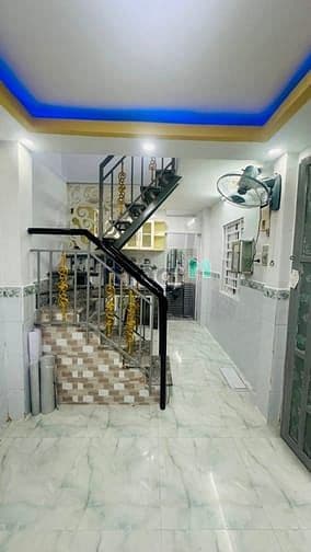 Nhỉnh 3 Tỷ - Nhà Bán Trần Nhân Tôn Quận 5 18M2 2 Tầng 2 PN