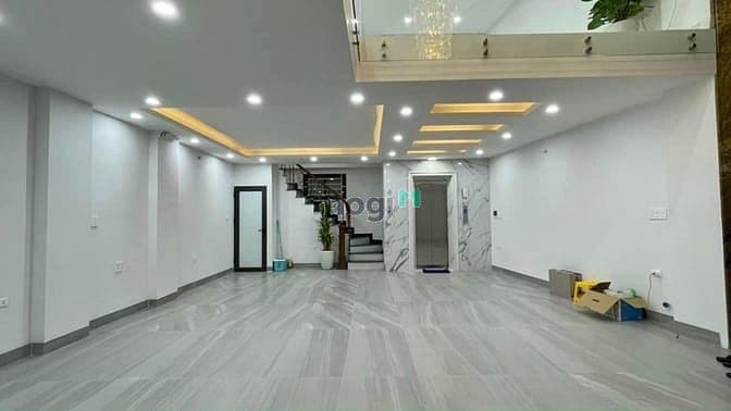 Sở hữu ngay nhà ngõ Đê La Thành nhỏ, giá 11.3 tỷ, 35m2x7T, thang máy
